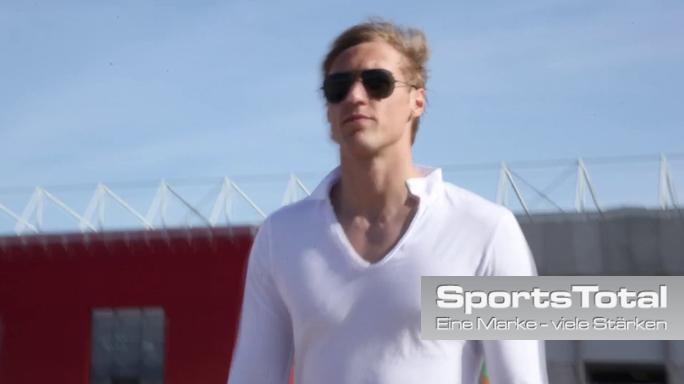 play this in a pop-up Sports Total Marcel Risse